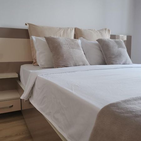 Coffee Residence Apartment Cu 2 Camere Bukarest Exteriör bild